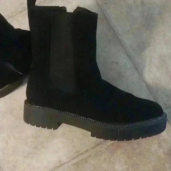 Black Flat Chunky Ankle Boots w Rhinestone Embellishment Edging.Sz 7 - Picture 7 of 10